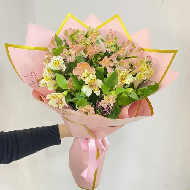 Փունջ  "Alisa" Ալստրոմերիայով