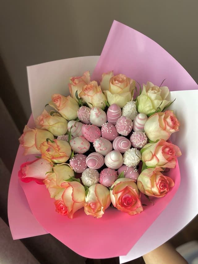 Floral bouquet with strawberries