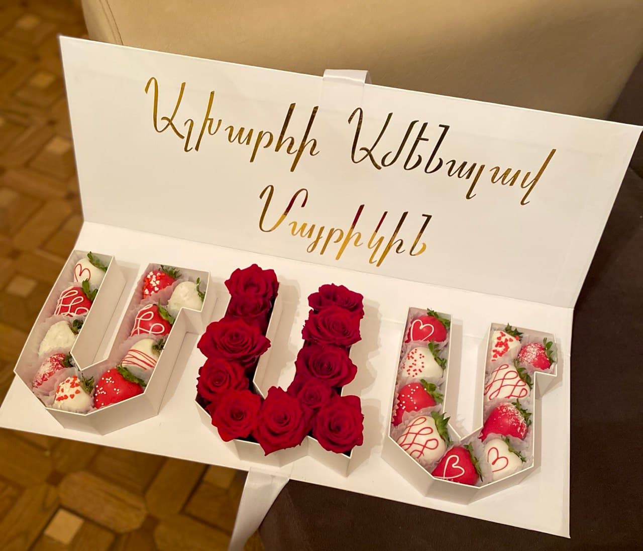 Mom gift box with strawberries and roses