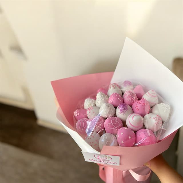 Bouquet with strawberries