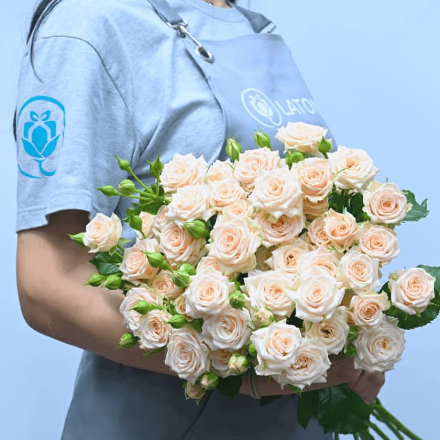 Ծաղկեփունջ Tanya փնջային վարդերով