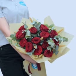 Փունջ RAMADA կարմիր վարդերով և բամբակով