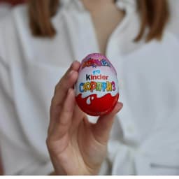 Шоколадное яйцо Kinder Surprise с игрушкой 20г