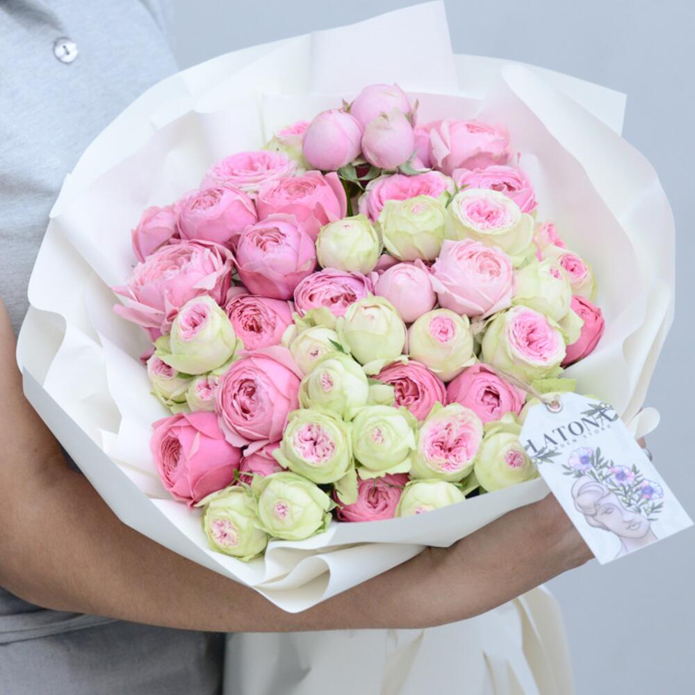 Букет "Sophie" с двухцветными пионовидными кустовыми розами