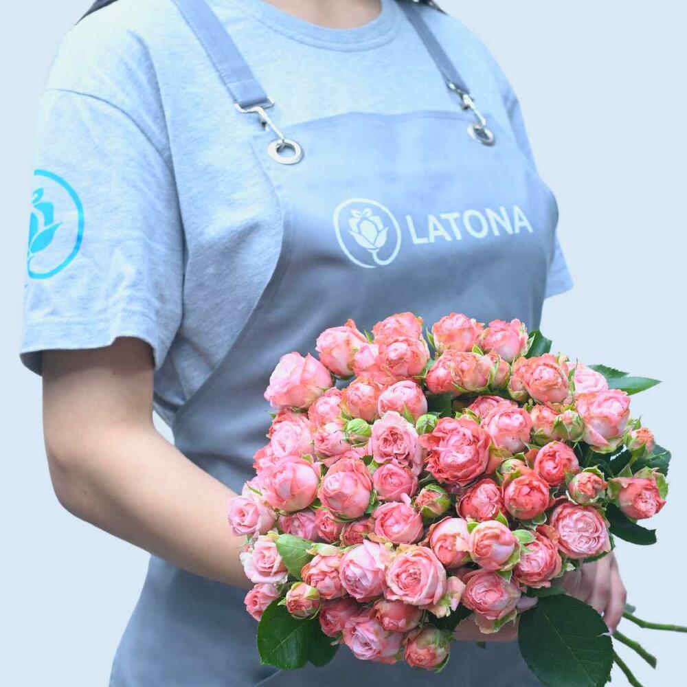 Bouquet with Madam Bombastic Spray Roses