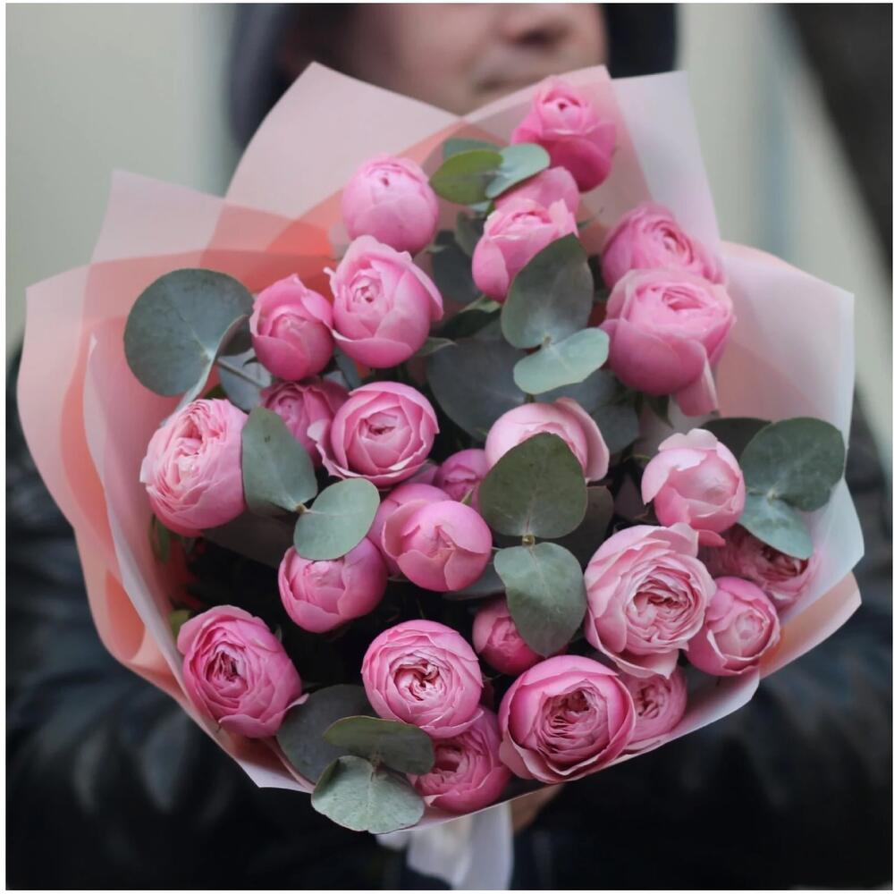 Букет  "Eucalyptus Magic" с розовыми пионовидными розами и эвкалиптом