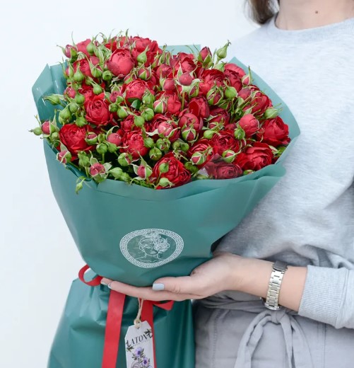 Փունջ "Charon" պիոնանման վարդերով