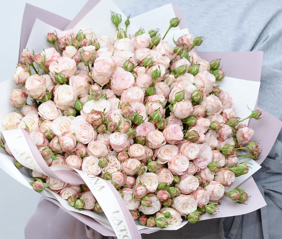 Ծաղկեփունջ "Appolo"  փնջային վարդերով