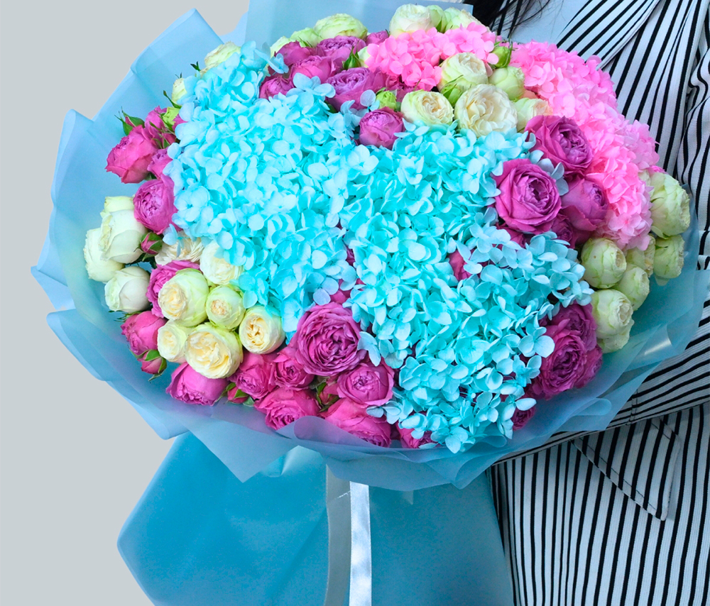 Փունջ "Alegrova" պիոնանման վարդերով