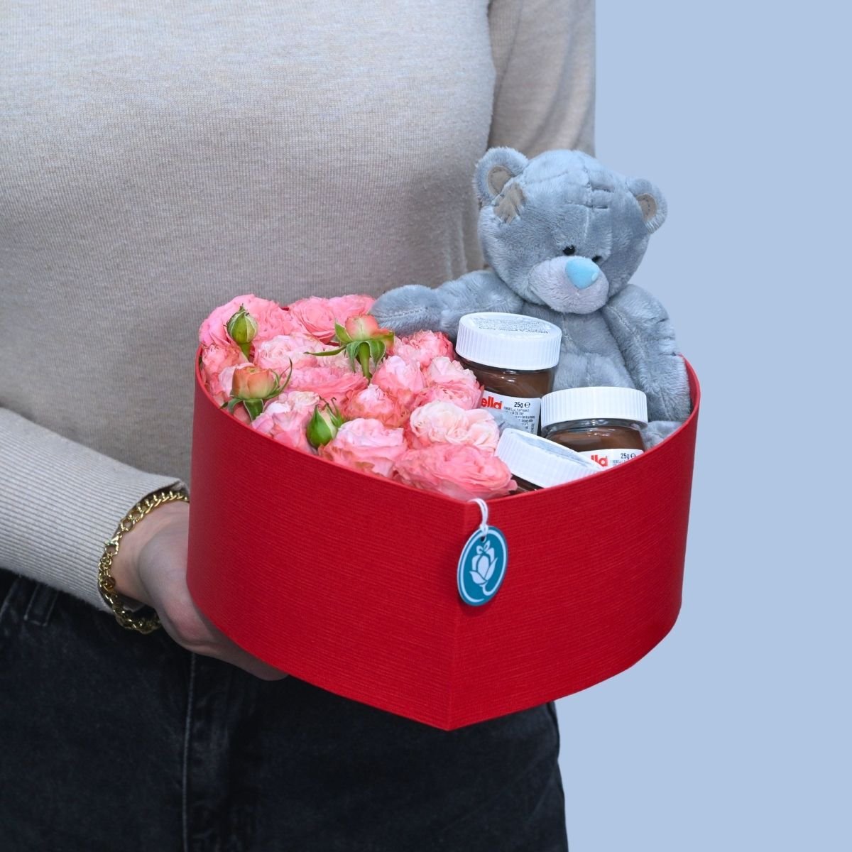 Box with a teddy bear and peony roses