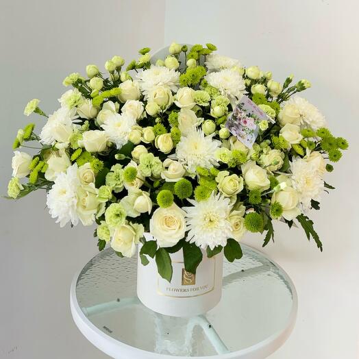 Flowers in a Box "Linda" with Roses