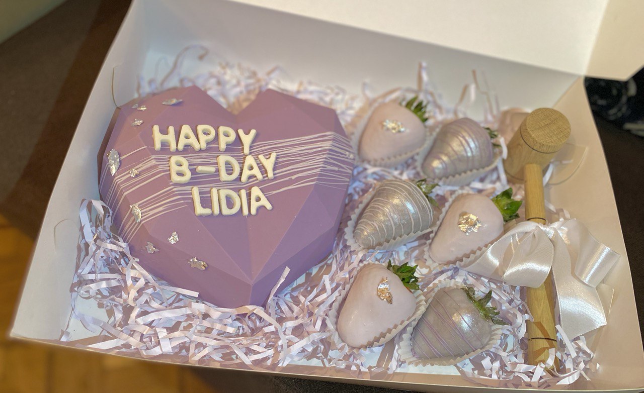 Շոկոլադե սիրտ՝ ելակներով