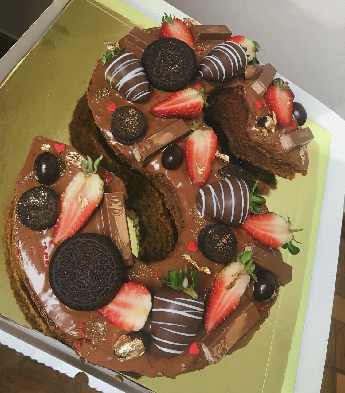 Именной шоколадный торт