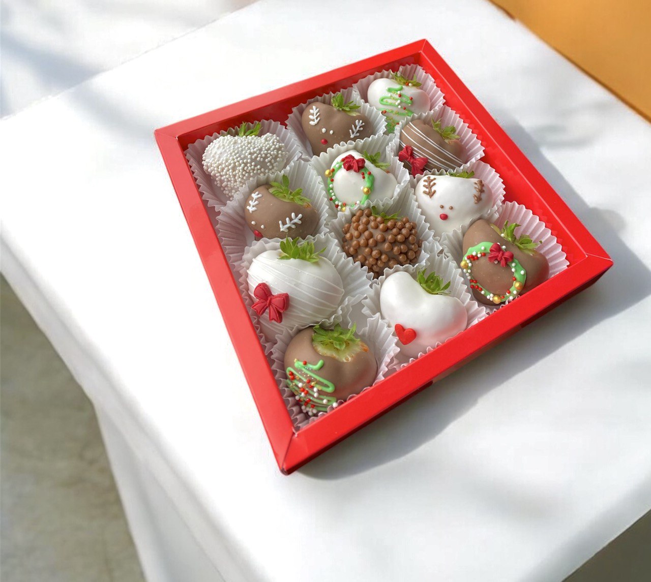 Ամանորյա բոքս ելակներով