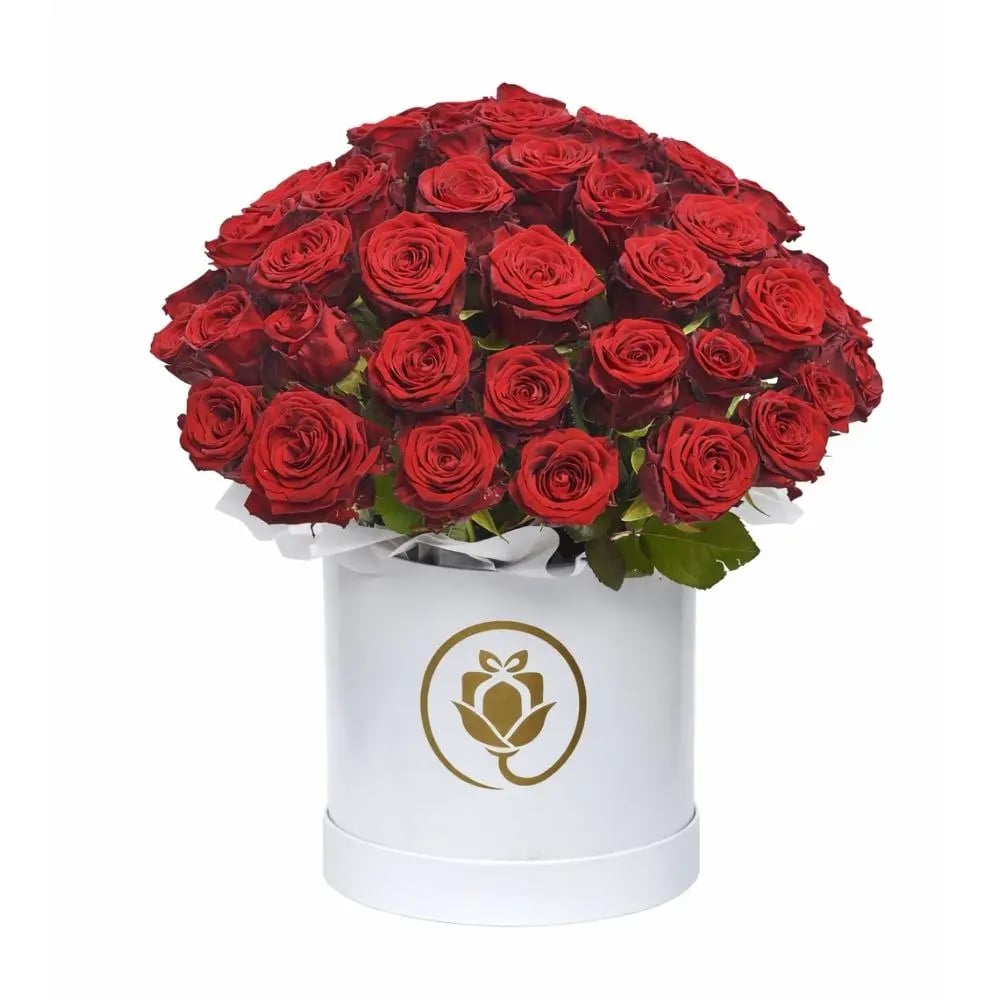 Box with red roses