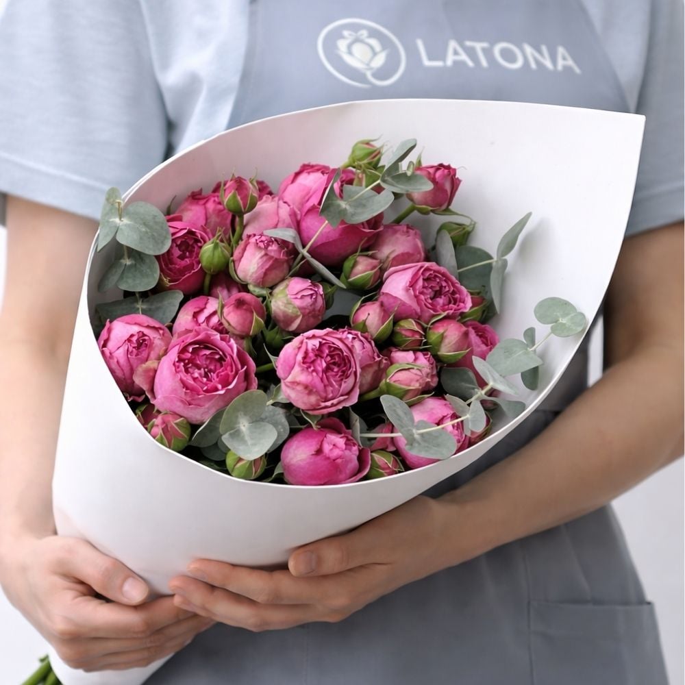 Bouquet with peony-like roses