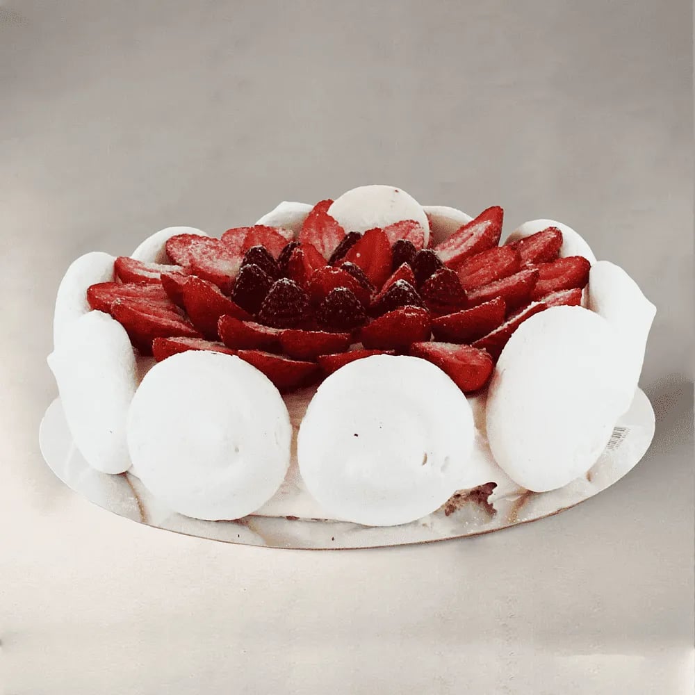 Cake "Sas Sweet Meringue with Strawberries"