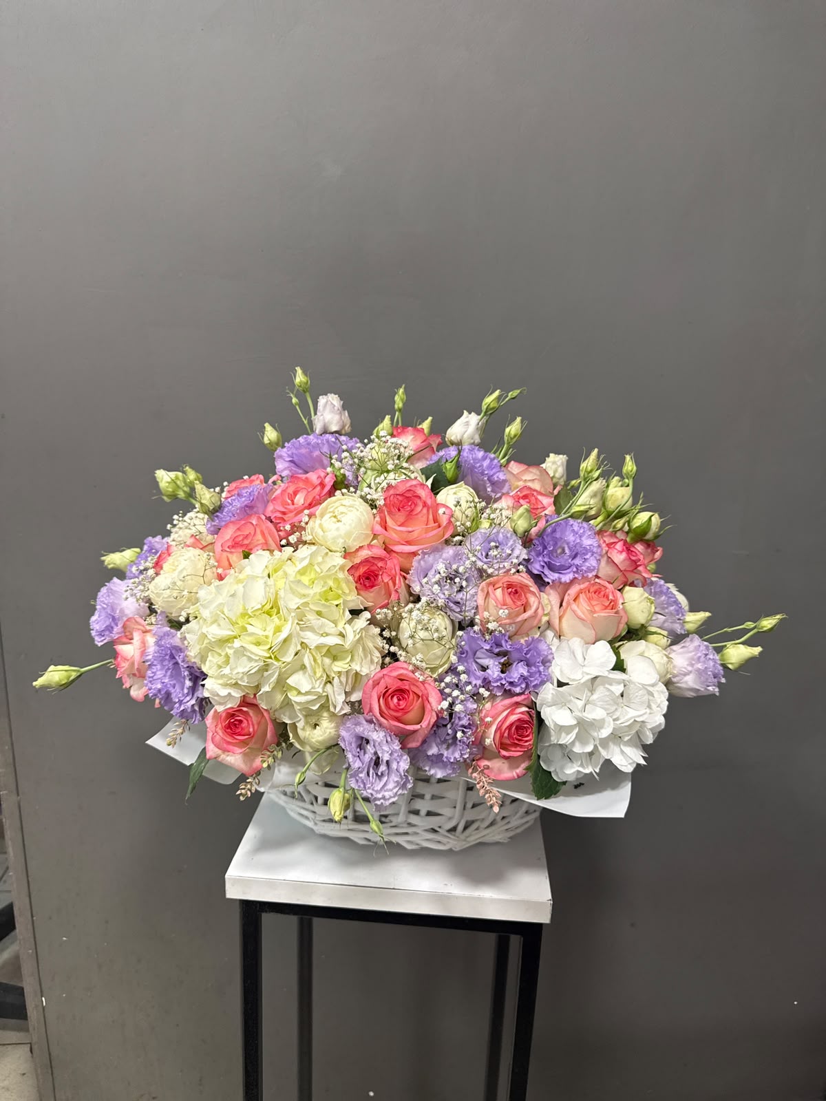 Floral arrangement in a basket - Flower Lab