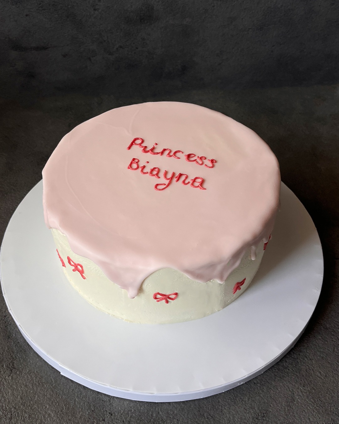 Cake for 10 people - Delito Cakes