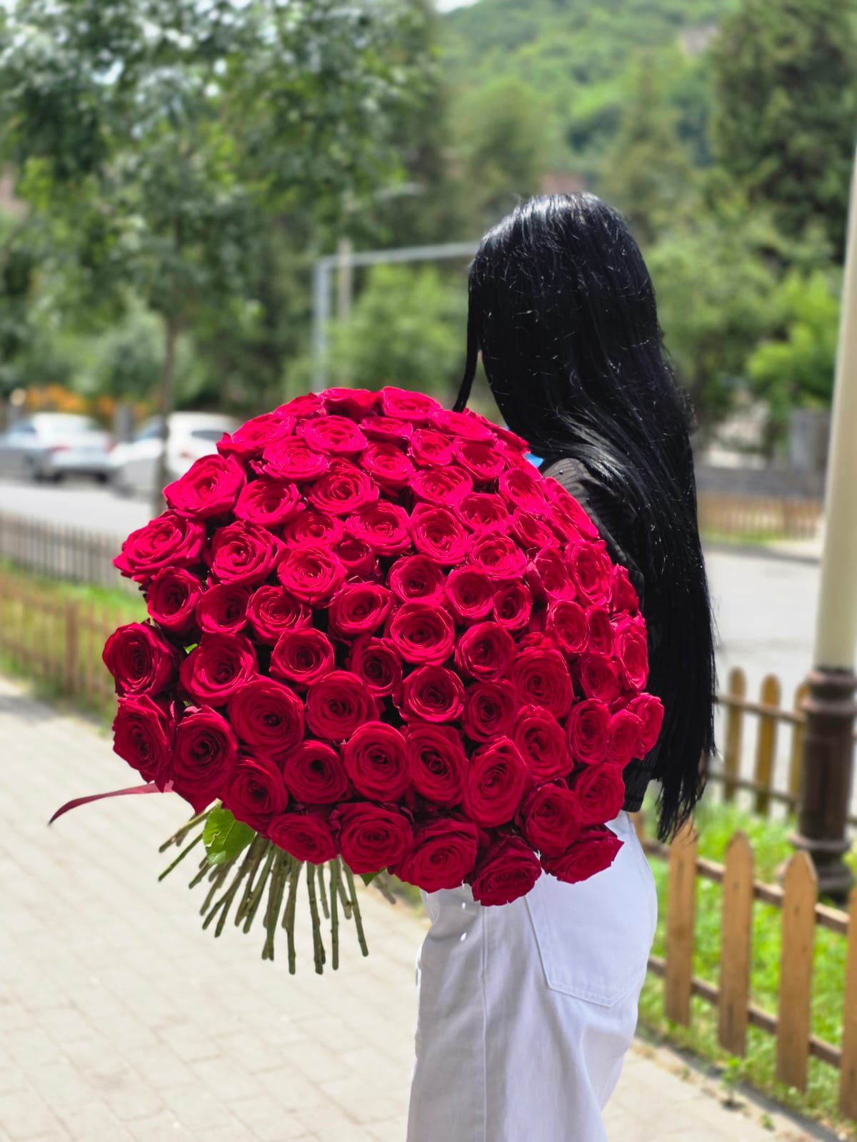 Ծաղկեփունջ կարմիր հոլանդական վարդերով -  Askaryan Flowers