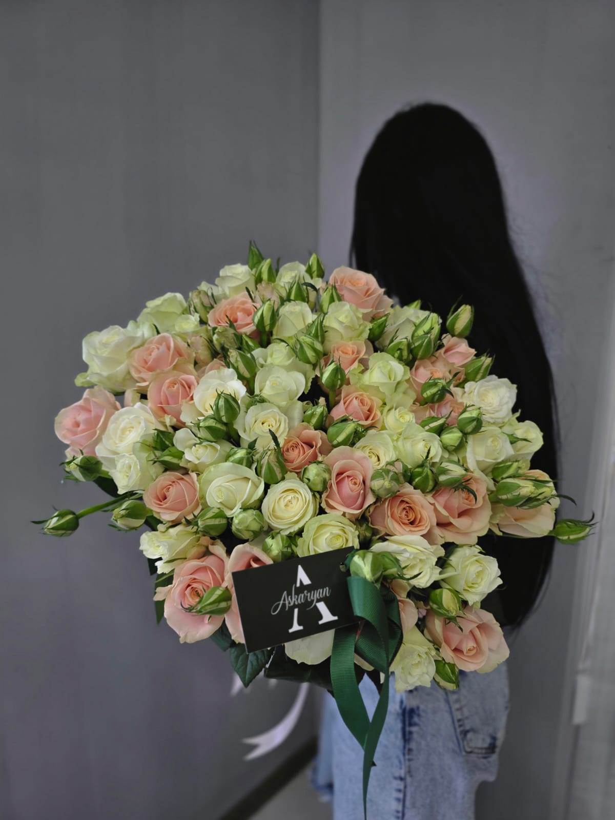 Ծաղկեփունջ հոլանդական  վարդերով -  Askaryan Flowers