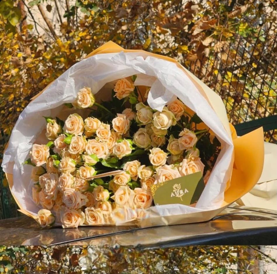 Ծաղկեփունջ փնջային վարդերով -   Aura Flowers