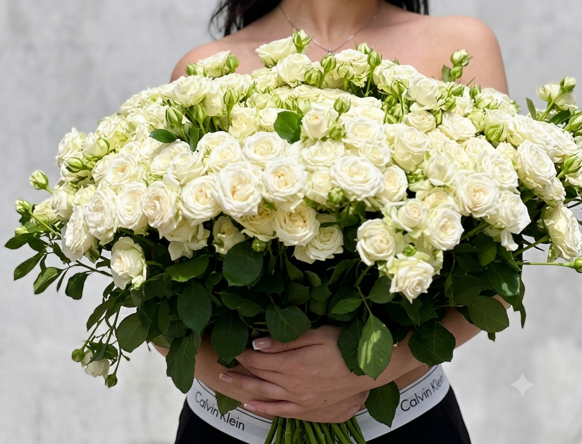 Bouquet with white spray roses - Aura Flowers