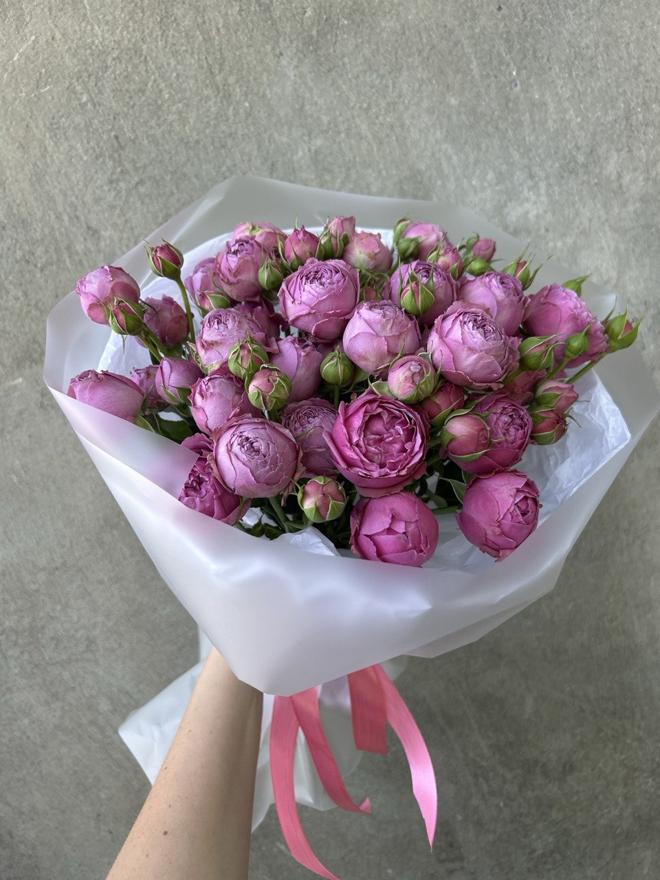 Bouquet of 9 spray peony-shaped roses