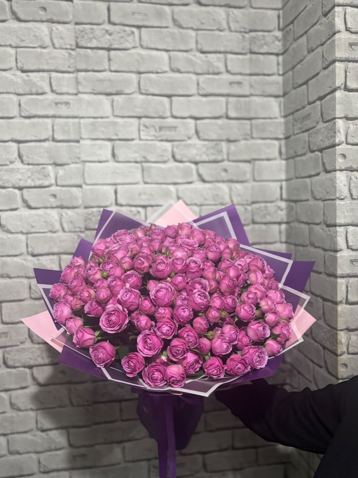 Bouquet with spray roses - Sakura Flowers