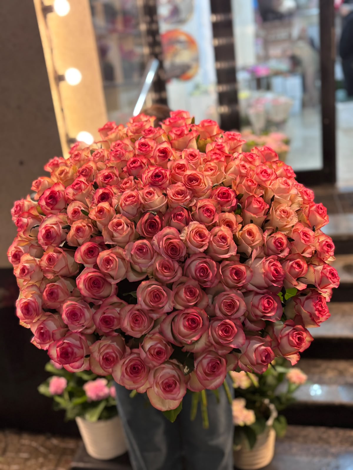101 roses - Sakura Flowers