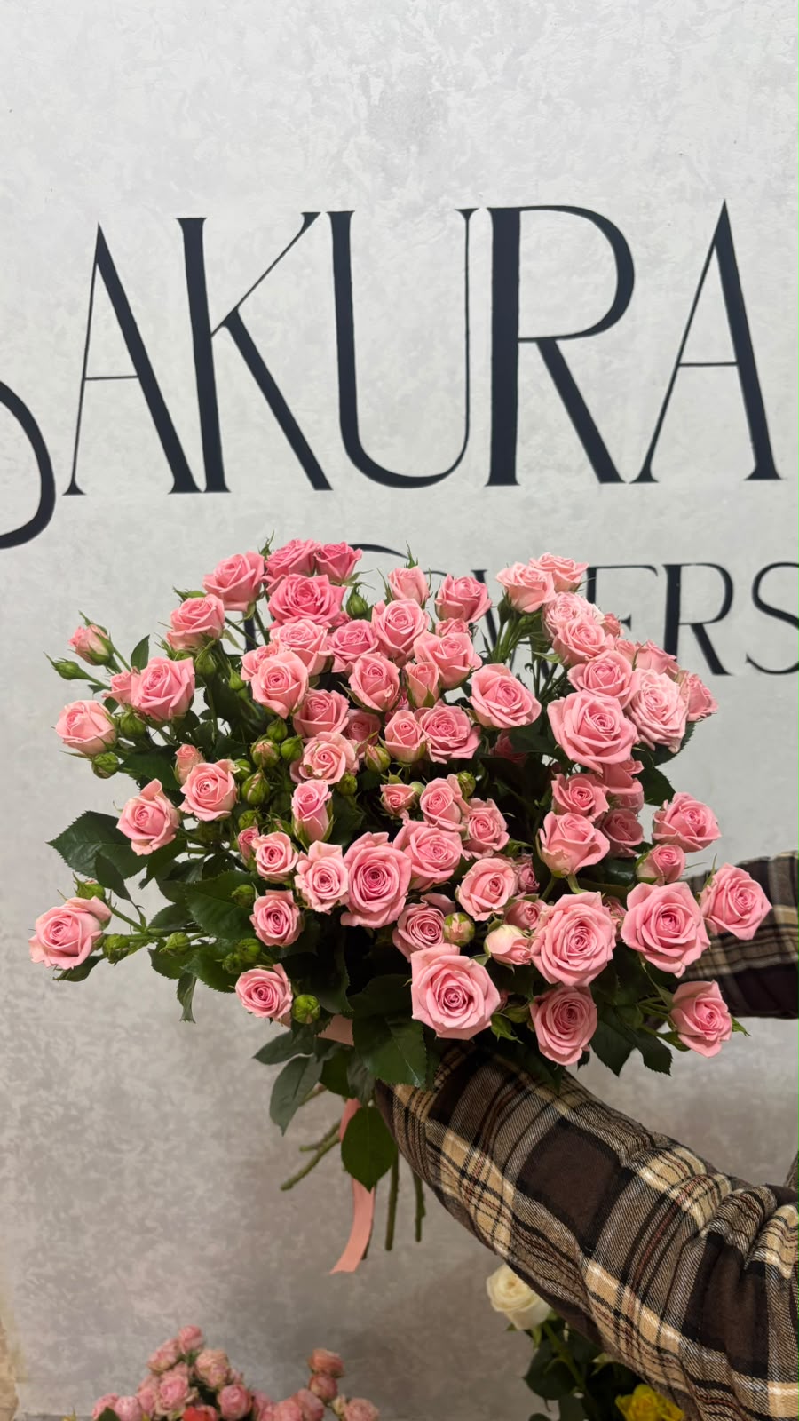 Bouquet with pink spray roses - Sakura Flowers