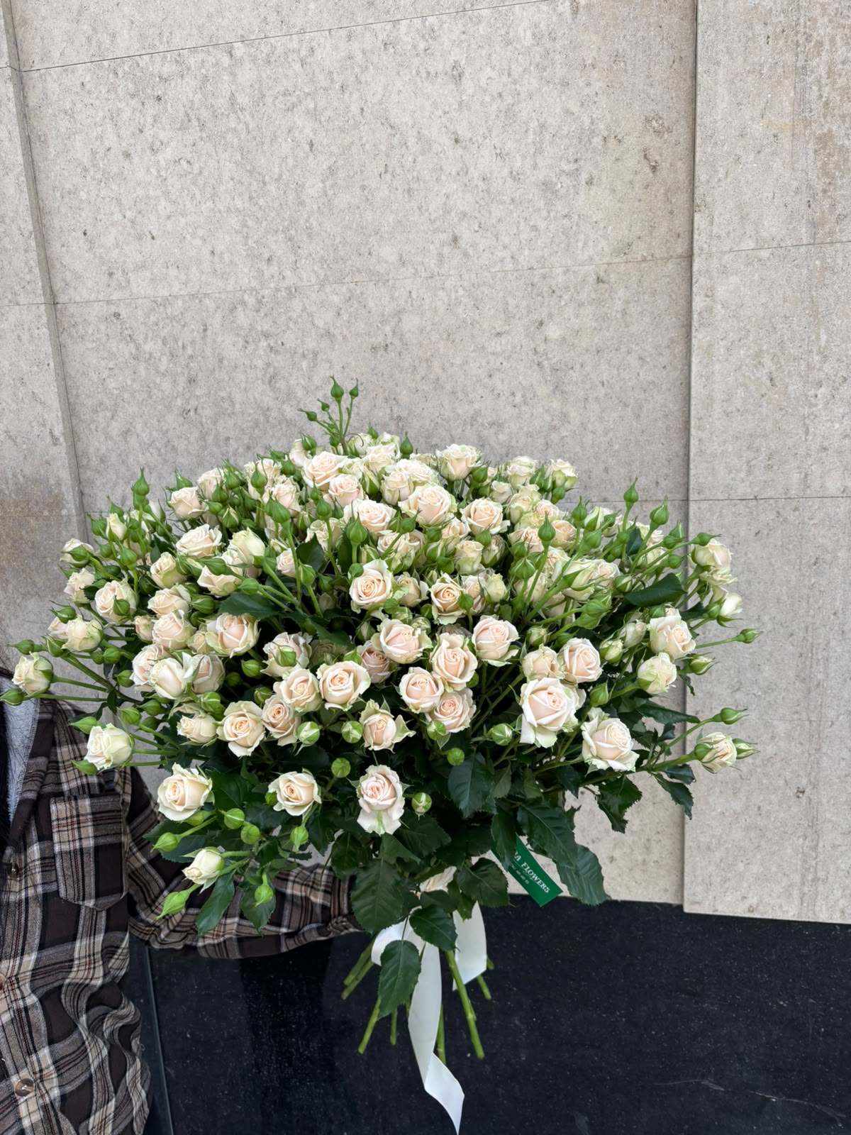 Bouquet with spray roses - Sakura Flowers