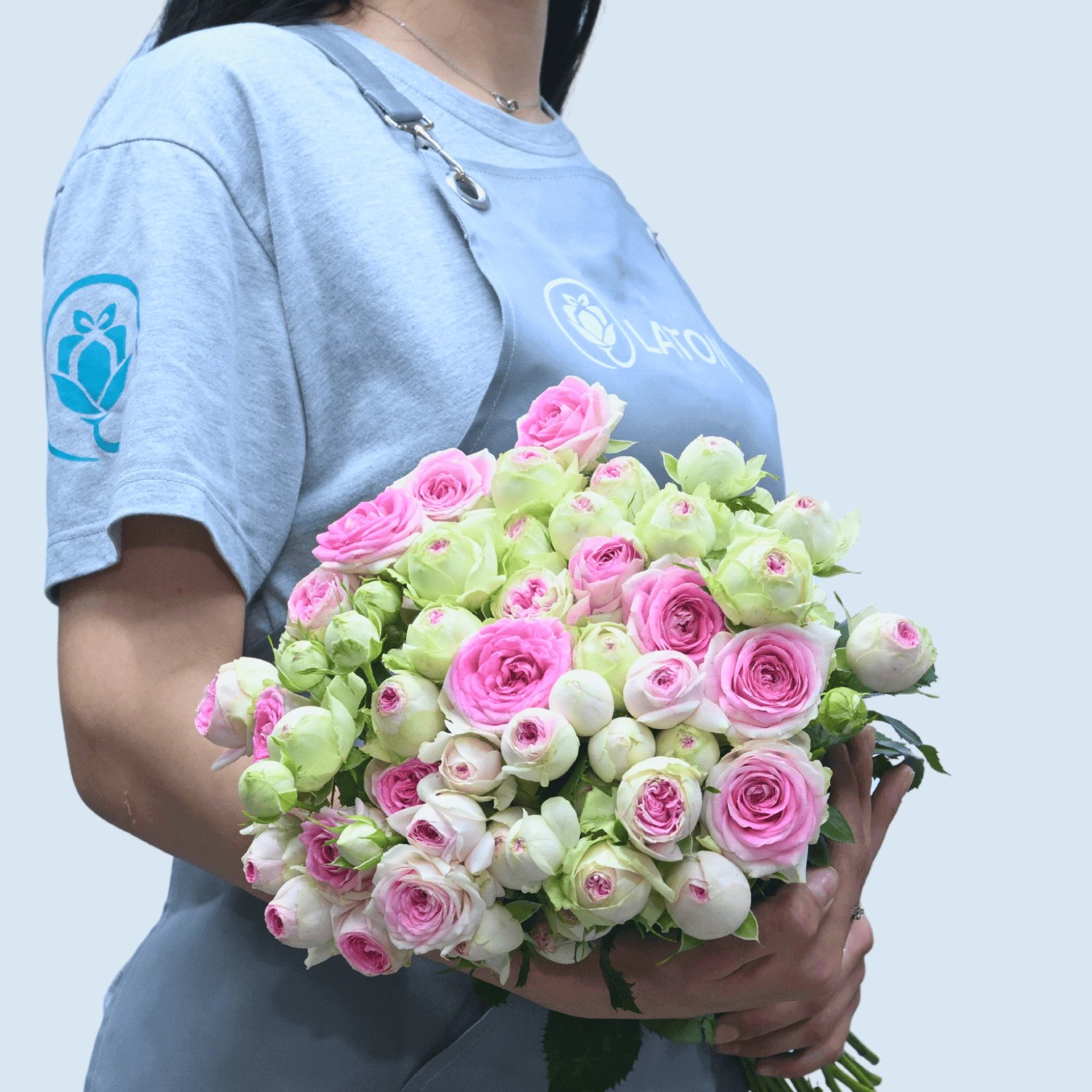 Букет с пионовидными кустовыми розами Gelato