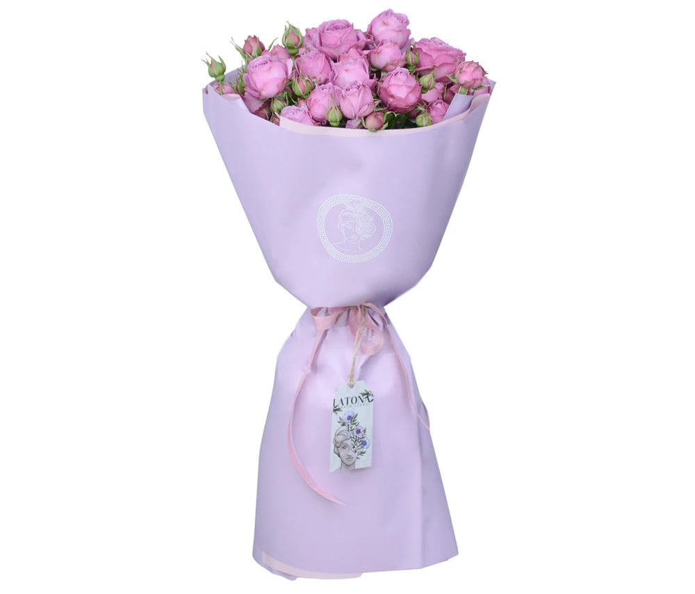 Ծաղկեփունջ 'Solomon' վարդագույն պիոնանման վարդերով