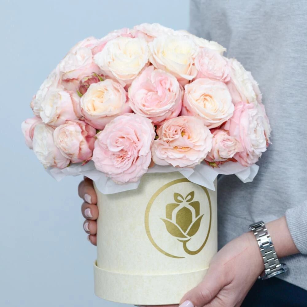 Flowers in a Box "Hanna" with soft-pink Peony Roses