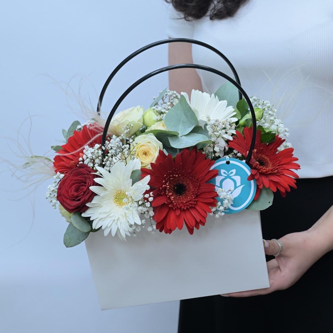 Amour — Պայուսակ գերբերաներով
