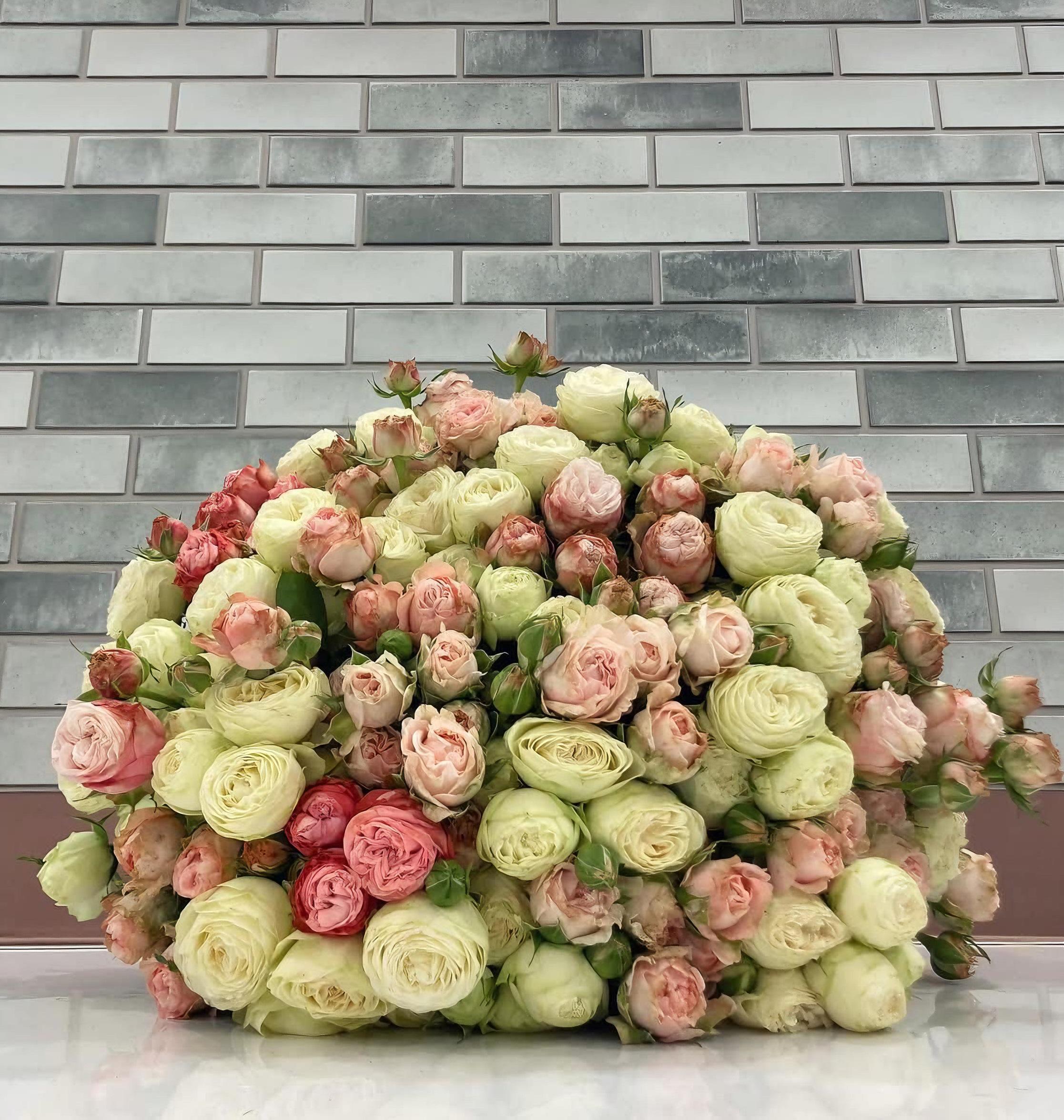 Ծաղկեփունջ փնջային վարդերով - Moani Flowers