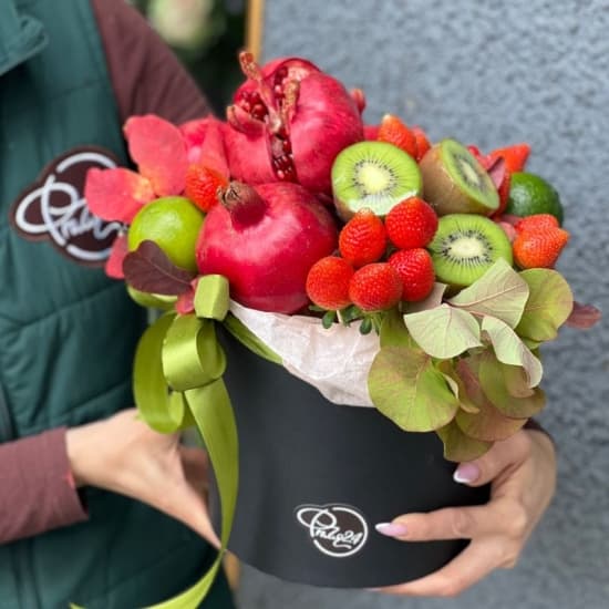"Gala" box with fruits