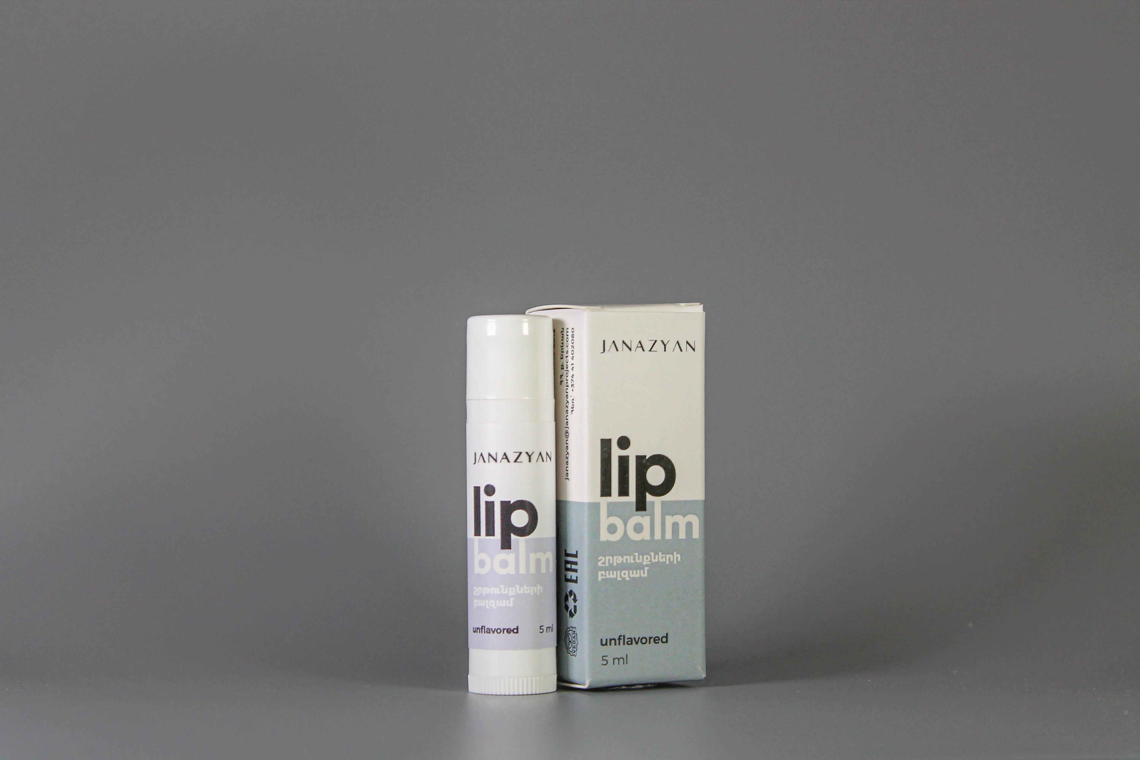 Moisturizing and restorative lip balm (JANAZYAN), 5 ml.
