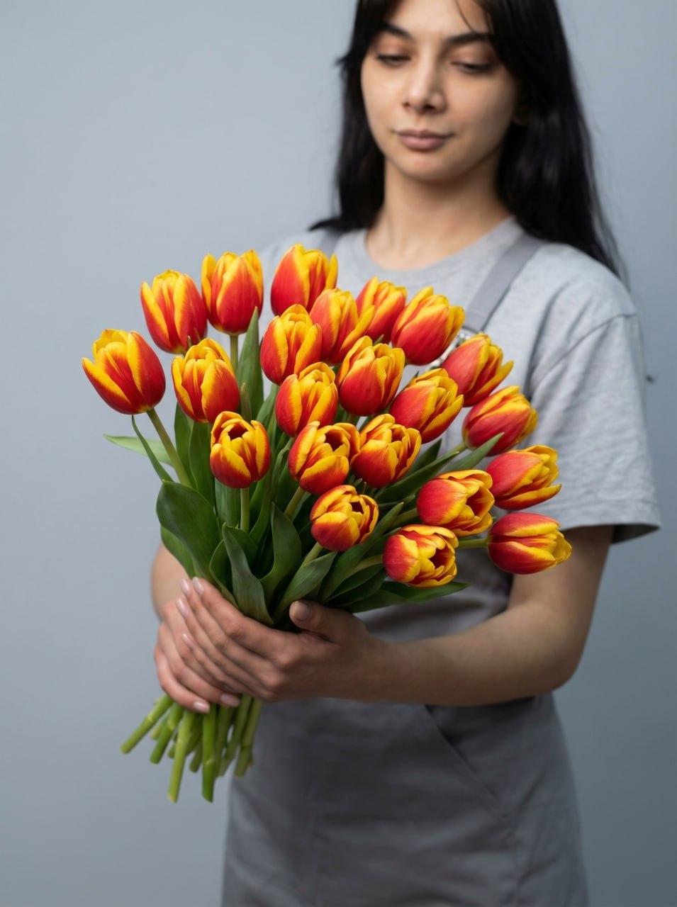 Orange tulips /19 pcs/