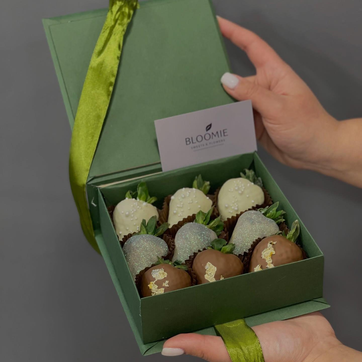 Chocolate-covered strawberries 2 - Bloomie