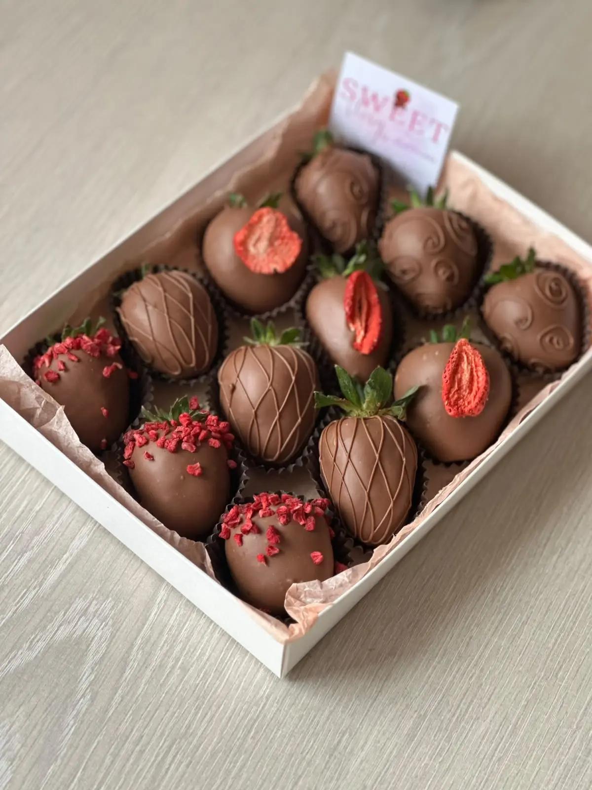 Chocolate-covered strawberries BOX 03 - SWEET STORY