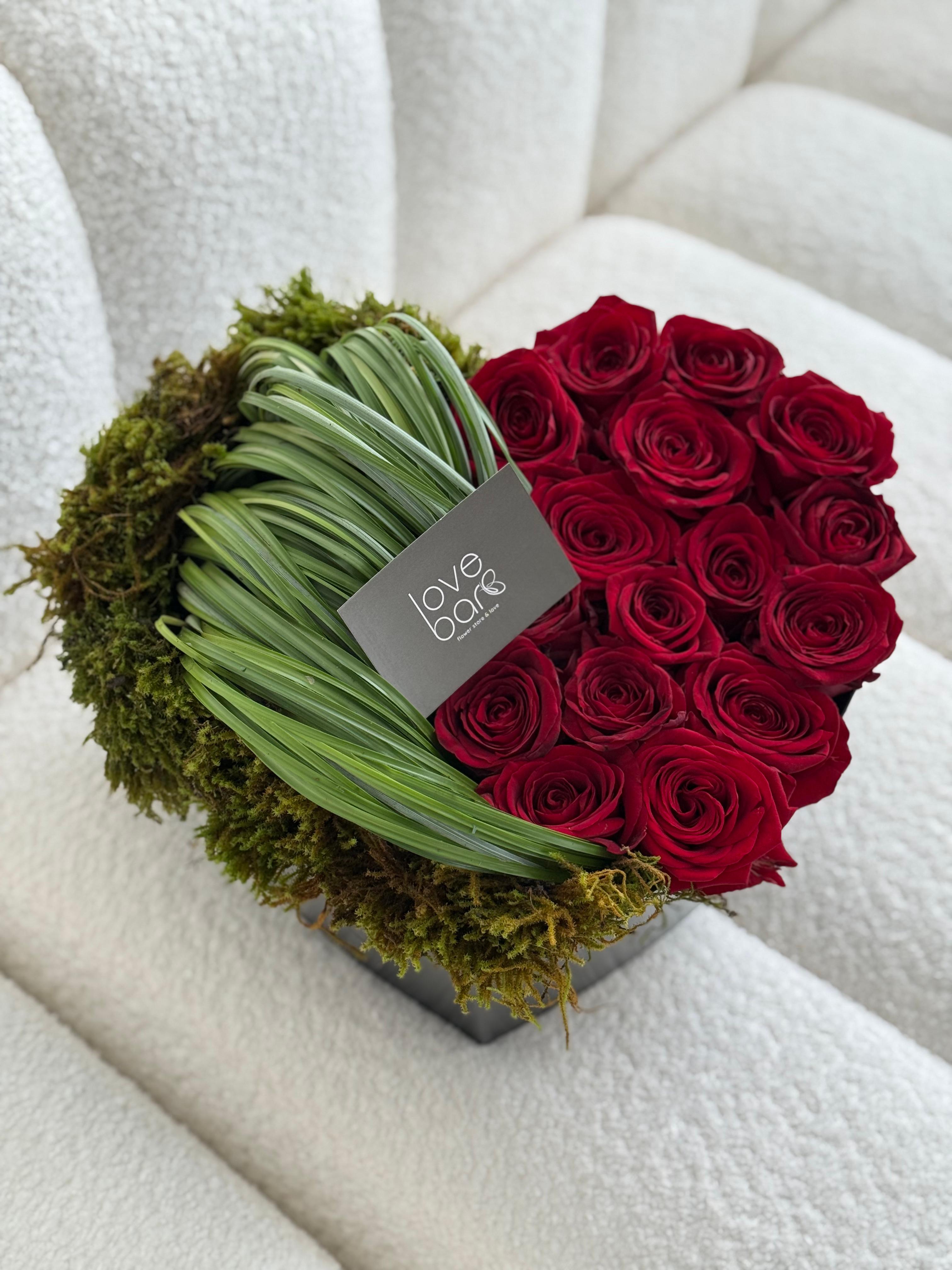 Floral composition - Love bar