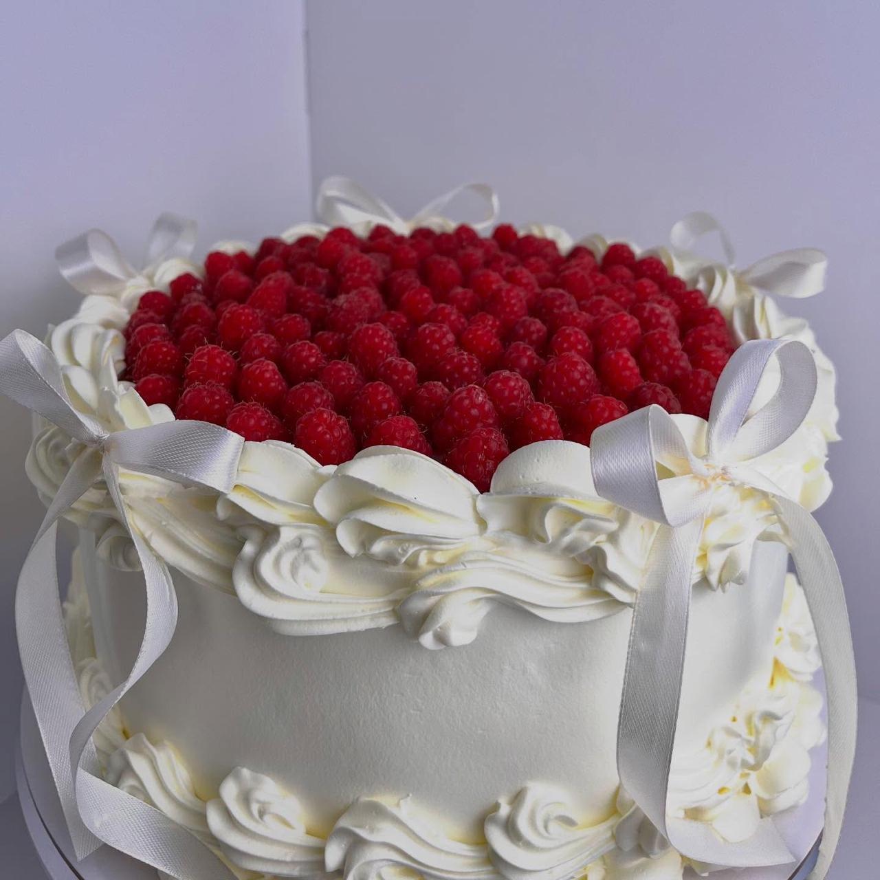 Raspberry cake for 12 people - Sladkoff