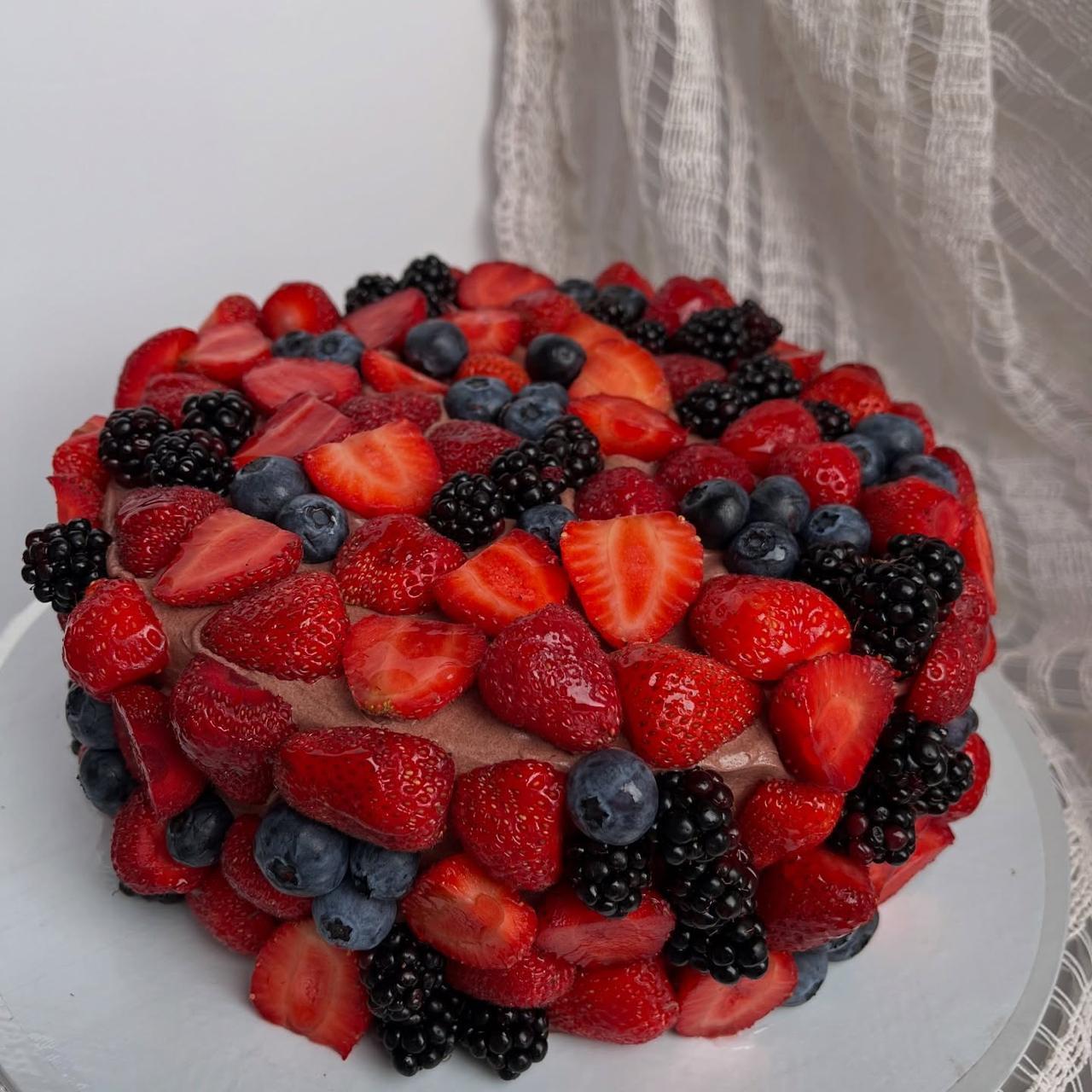 Berry Cake for 12 people - Sladkoff