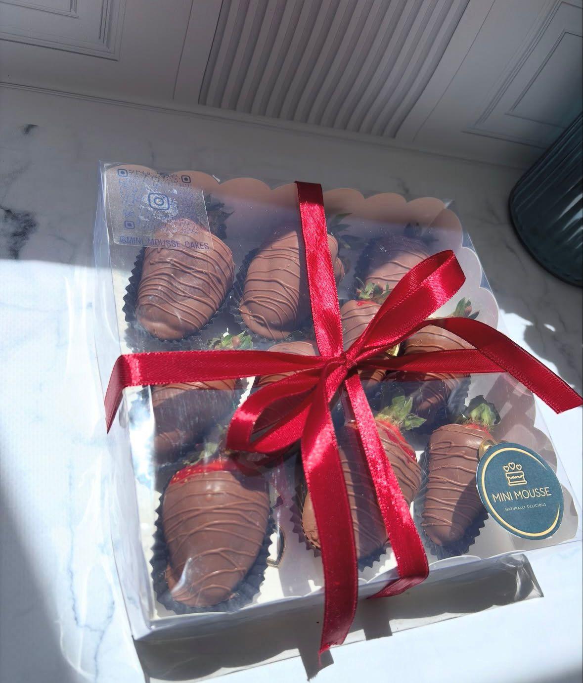 Chocolate-covered strawberries 10 pcs - Mini Mousse Cakes