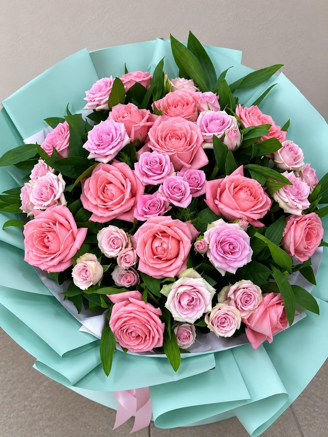 Bouquet with roses - Lusi Flowers