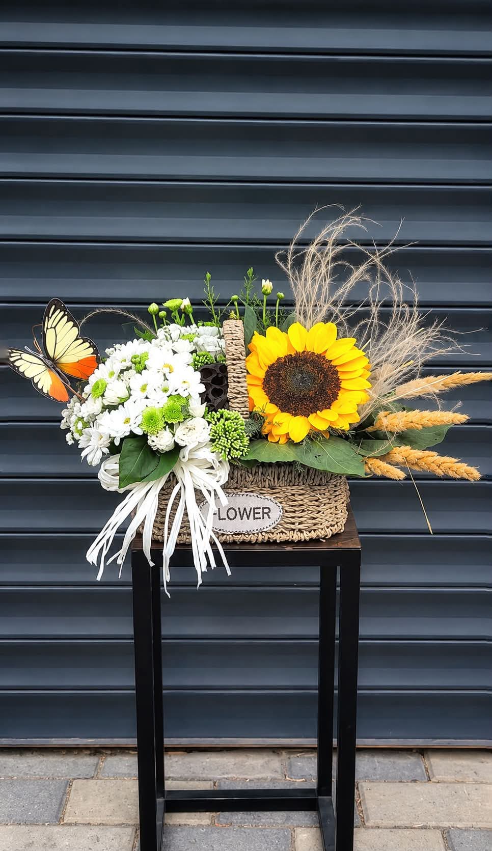 Floral arrangement in a basket - Moani Flowers