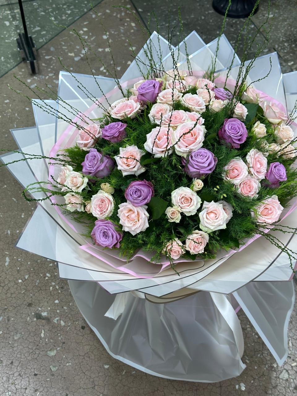 Bouquet with roses - Lusi Flowers