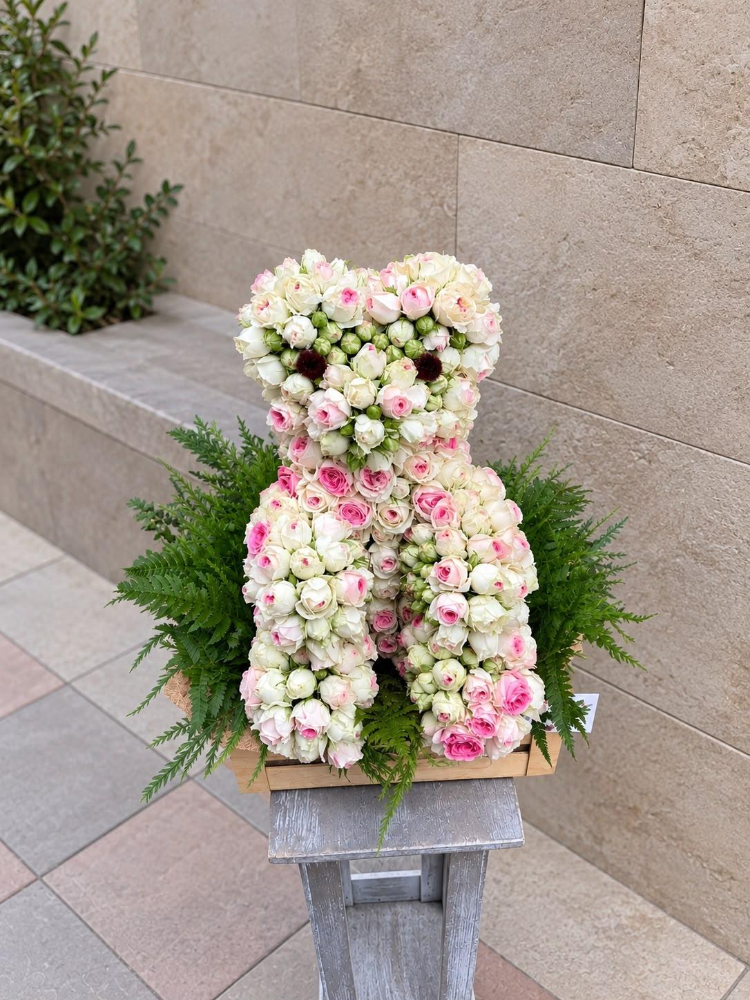 Floral arrangement bear - Diana Flowers